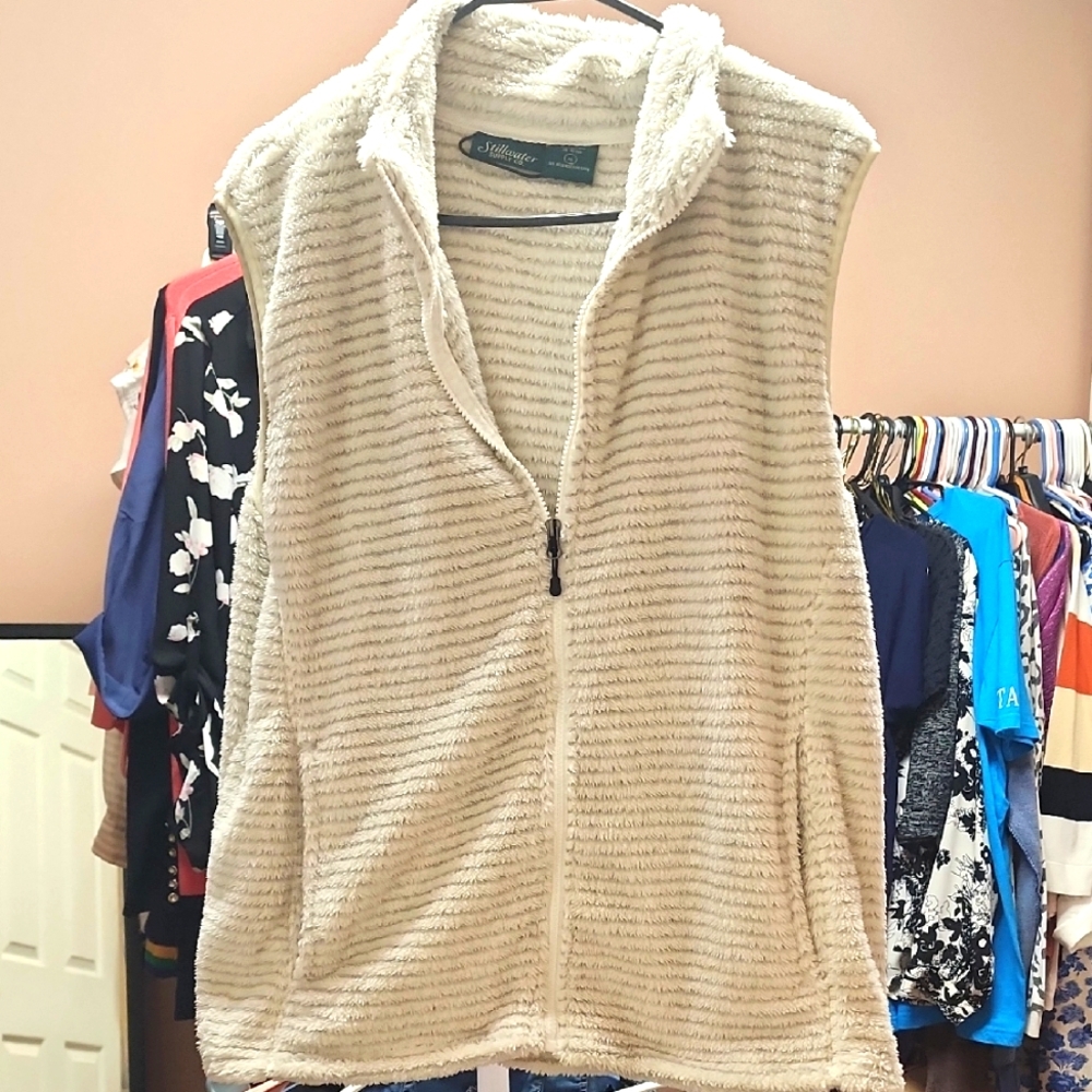 White/Grey Sherpa Vest Stillwater Supply Co. Size XL